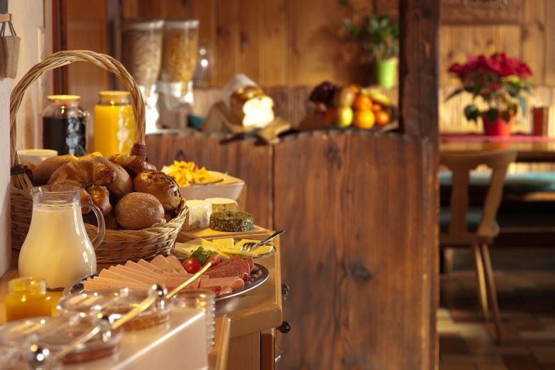 restaurant-LORGUES-min_breakfast-801827